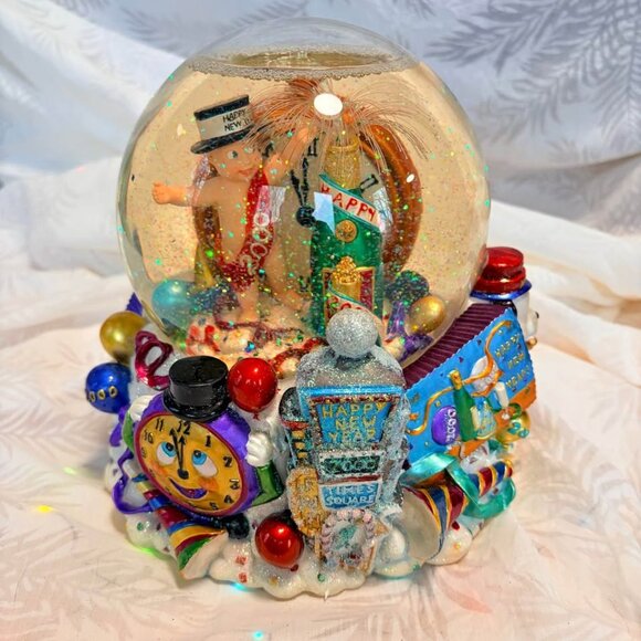 Christopher Radko Christmas Santa Heavy Snow Globe - Picture 1 of 4